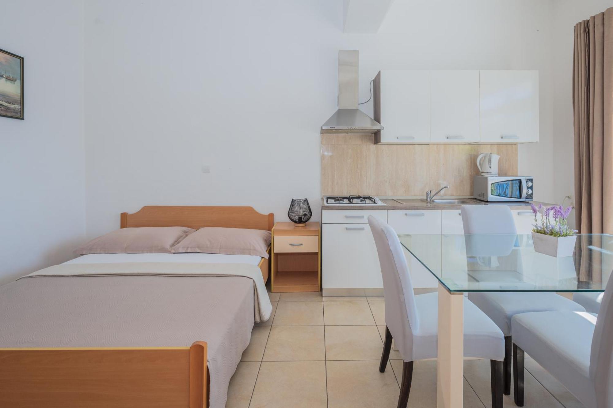 Apartments Gudelj พอดโกรา ภายนอก รูปภาพ
