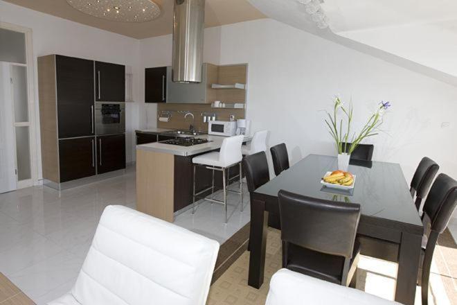 Apartments Gudelj พอดโกรา ภายนอก รูปภาพ